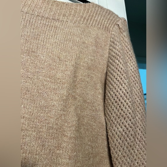 BLUSH CREAM SWEATER - EYELET DESIGN - SIZE LRG - Picture 2 of 3